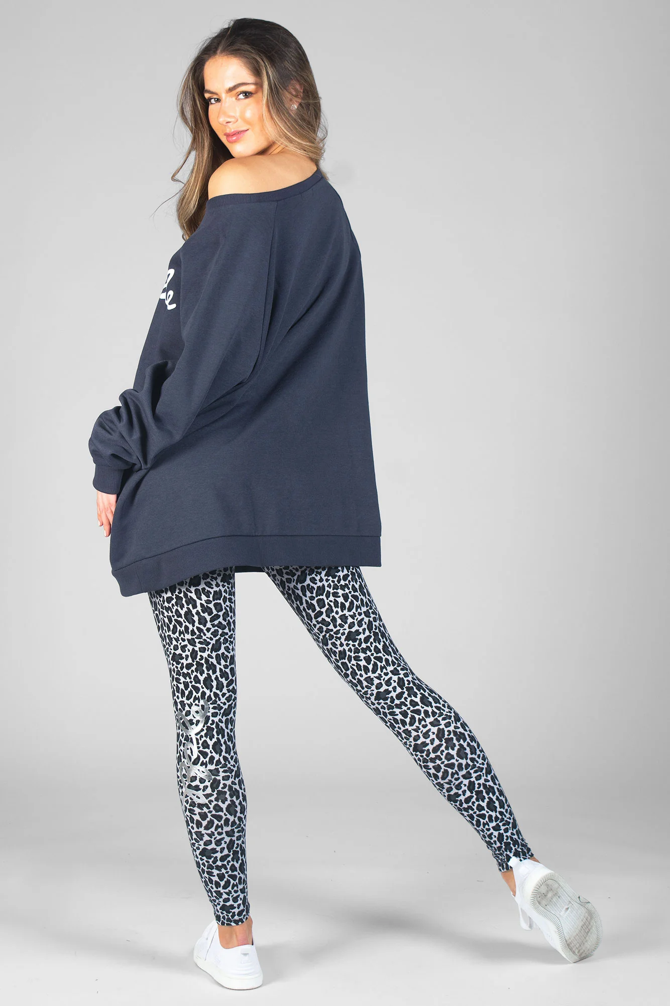 Oversized Sweatshirt - Image 5